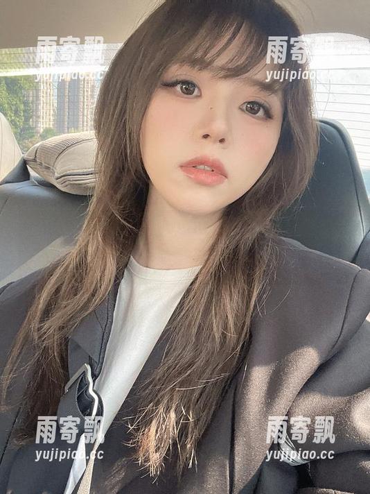 闪月半的泳装,在线展示了她对湿身的“勇气”! 闪月半的泳装,在线展示了她对湿身的“勇气”!