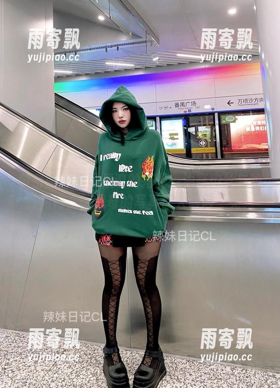 微密圈 - 不可思议的搭配:油亮肉丝与豹纹内内,陈佩奇的写真让人眼前一亮! 微密圈 - 不可思议的搭配:油亮肉丝与豹纹内内,陈佩奇的写真让人眼前一亮!