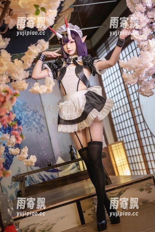 雪琪SAMA:车内JK,这车的内饰明明好却让我分心了 雪琪SAMA:车内JK,这车的内饰明明好却让我分心了