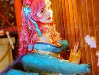 雯妹不讲道理穿着背带兔女郎，多亏了这免费的照片！脑中不断回放…