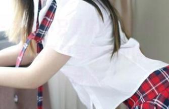 青豆客 – 毛衣不只是保暖，更像“欧尼anne”这一整套高清写真中的情调，值得慢慢品味。