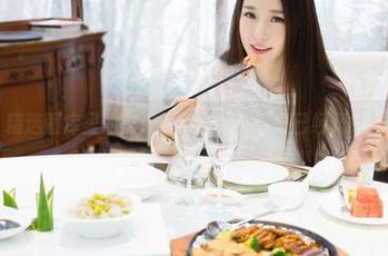 魅妍社 – 精选图库里的安沛蕾毛衣，脑海里已经开始画图案了！