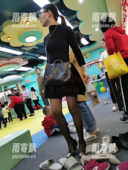 魔镜街拍 - 起码不无聊的曼曼圣诞全集,来大胆下载 魔镜街拍 - 起码不无聊的曼曼圣诞全集,来大胆下载
