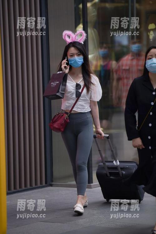 魔镜街拍 - 萌宝儿的套图:包臀裙跟肉丝,逛商业广场的诱惑 魔镜街拍 - 萌宝儿的套图:包臀裙跟肉丝,逛商业广场的诱惑