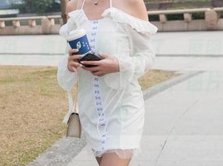 不得不说，魔镜街拍厉害了，原图给人惊艳，西装高跟百褶裙的绝美，图片好值得一看