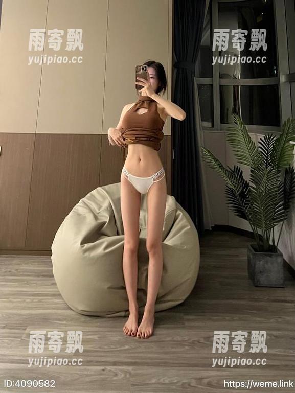 微密圈 - 杂货铺的图集:黎允熙在灰色后妈裙中冻结时间,等你来探险! 微密圈 - 杂货铺的图集:黎允熙在灰色后妈裙中冻结时间,等你来探险!