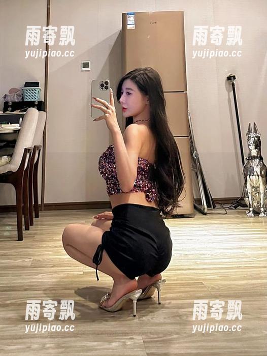 微密圈 - 看完黎允熙baby的写真，那条紫色珍珠丁裤仿佛变成了我的心头好。